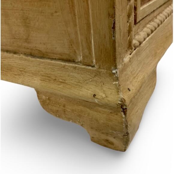 Large Antique Collectible Wooden Chest - Picture 8 of 9